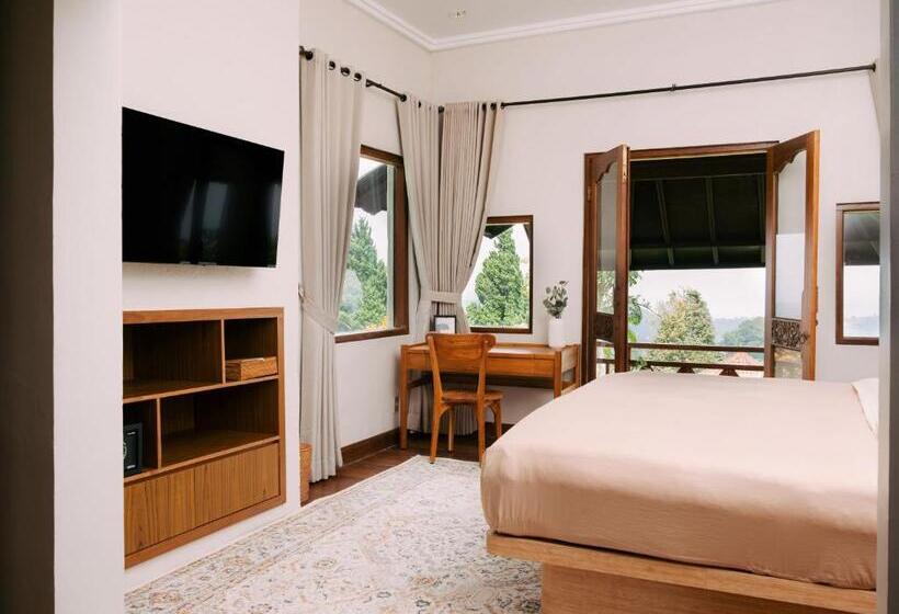 家庭间, Girihill Farmhouse