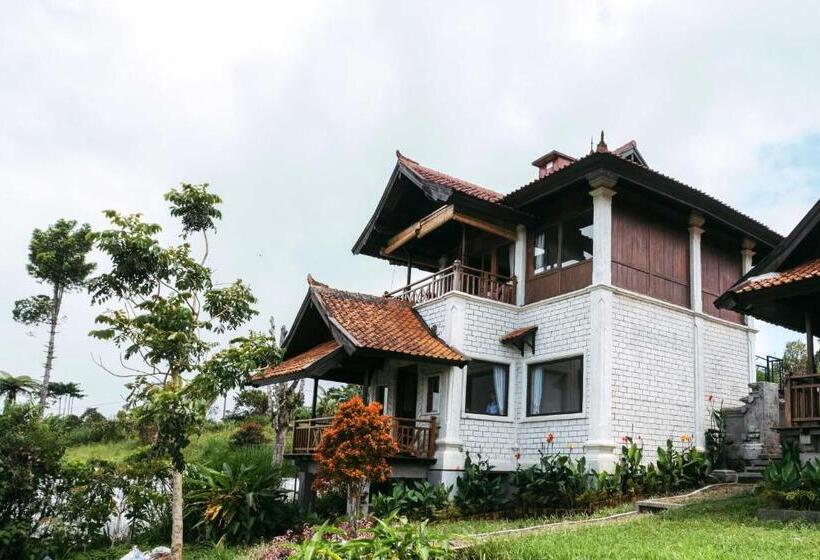 家庭间, Girihill Farmhouse