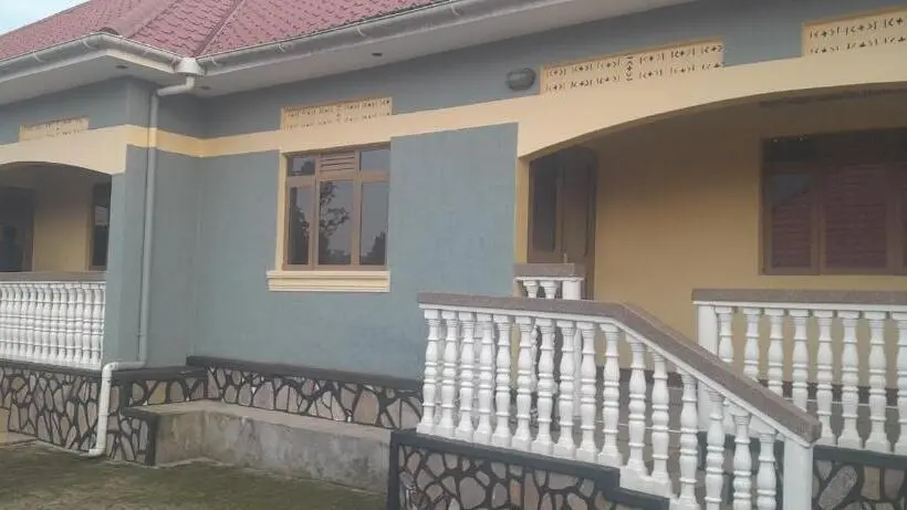 اتاق خانوادگی, Sawa Sawa Guest House