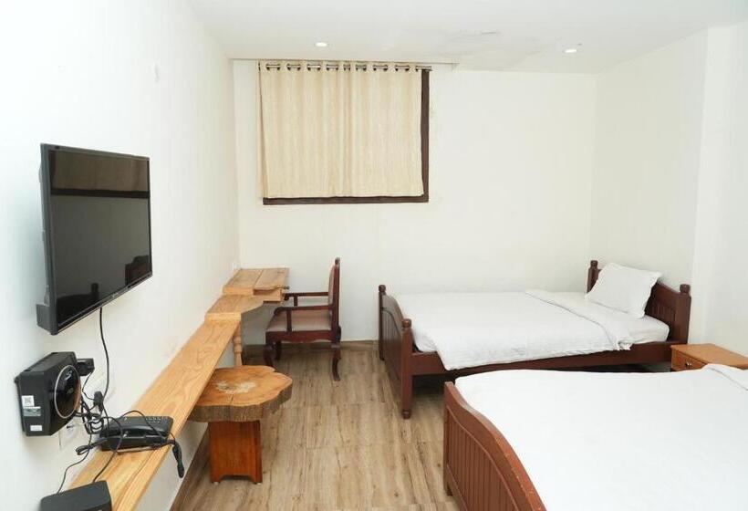 エクゼクティブトリプル, Vetrivel International By Brown Tree Resorts