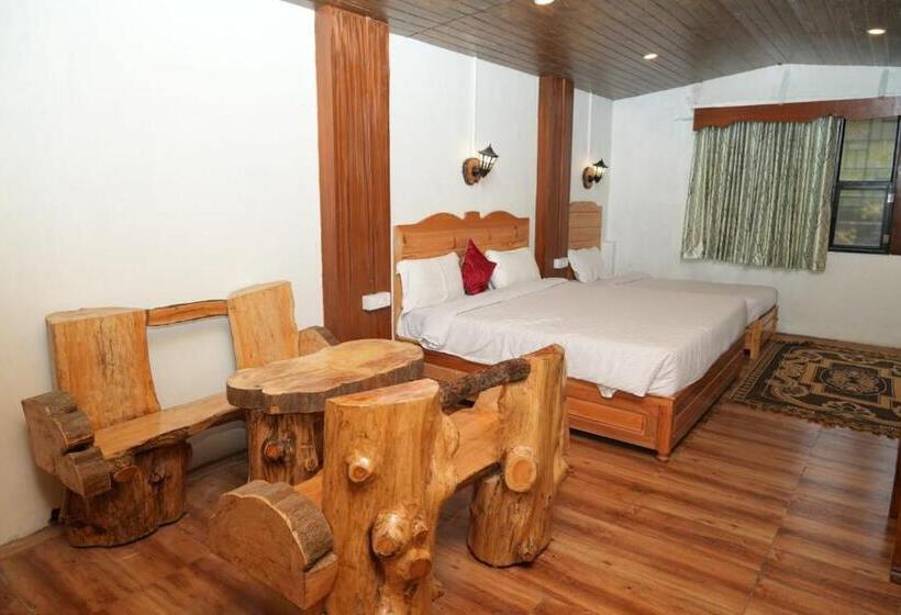 Трехместный Номер Классика, Vetrivel International By Brown Tree Resorts