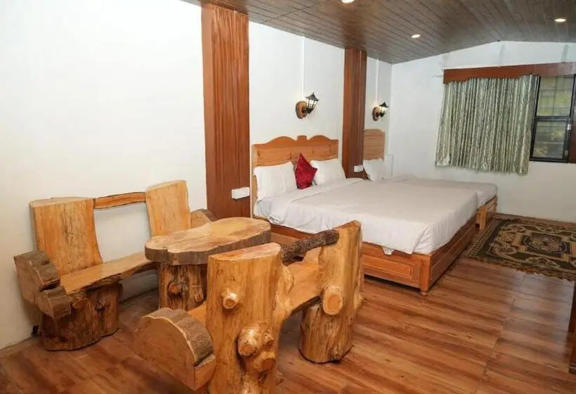 اتاق کلاسیک سه تخته, Vetrivel International By Brown Tree Resorts