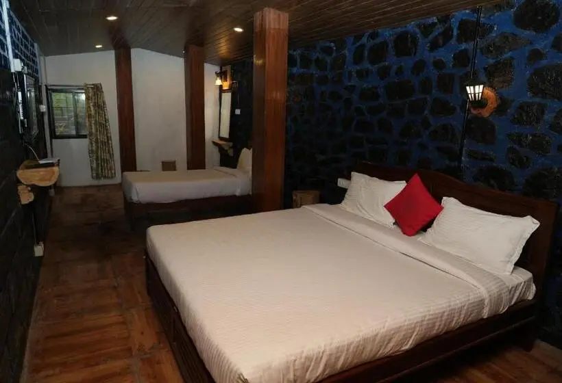 اتاق کلاسیک سه تخته, Vetrivel International By Brown Tree Resorts