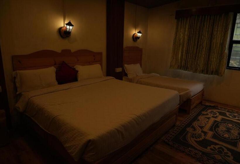 トリプルクラシックルーム, Vetrivel International By Brown Tree Resorts