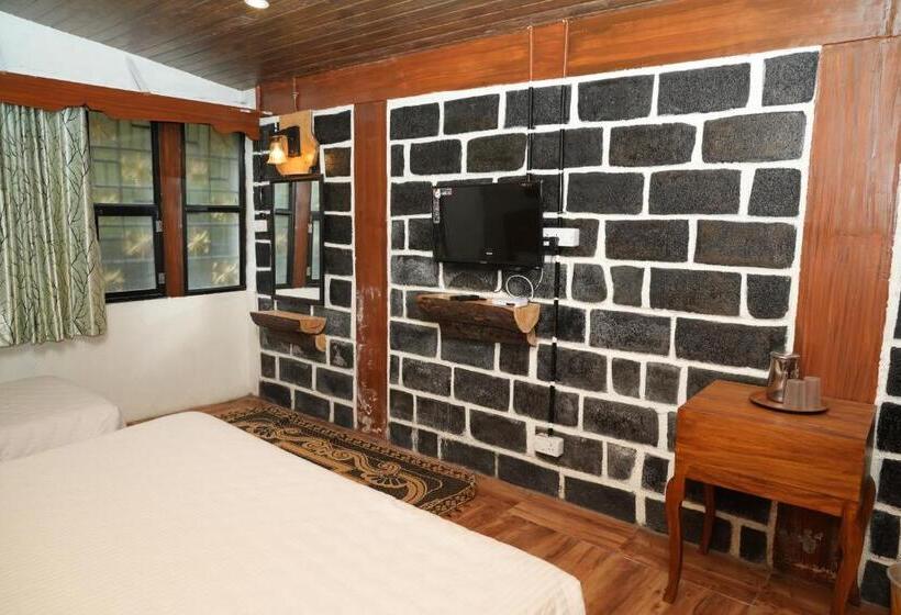 Трехместный Номер Классика, Vetrivel International By Brown Tree Resorts