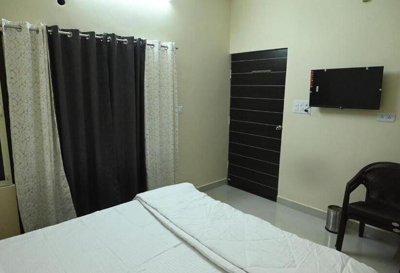 اتاق لوکس, Dakshit In