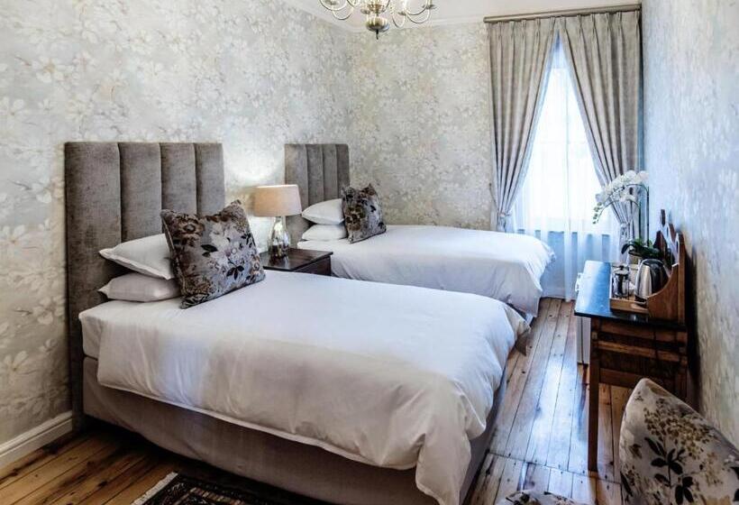 Классический Номер, Vier Seisoene Gastehuis
