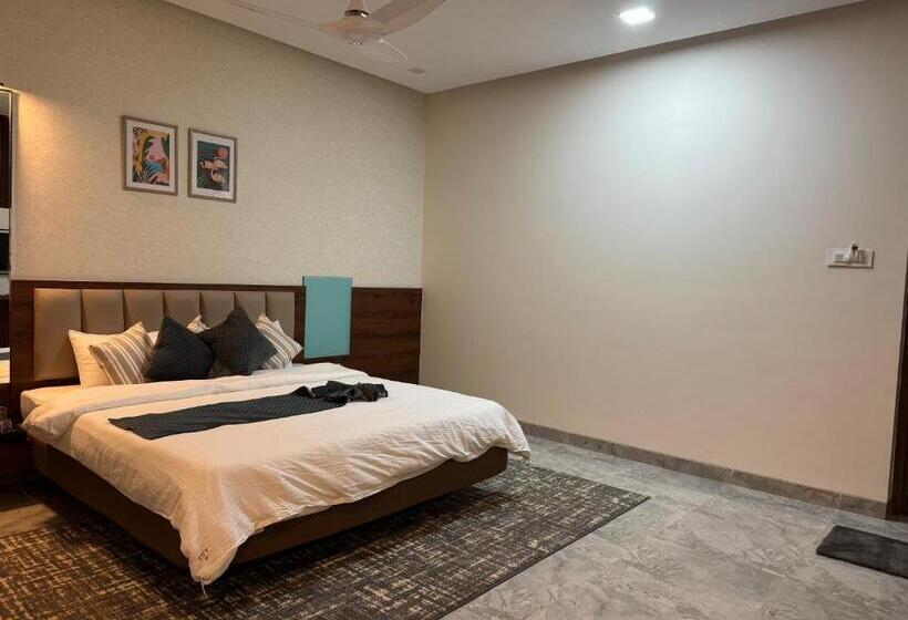 غرفة ديلوكس, Aqualina