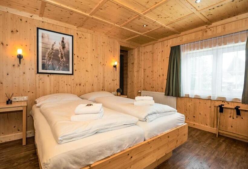 غرفة قياسية مزوَّدة بشُرفة, Aura Bed & Breakfast