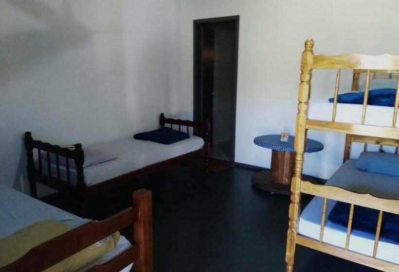 جناح, Hostel E Pousada Araquari