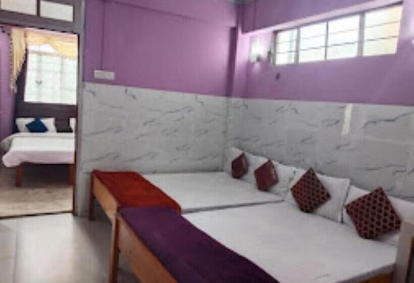 Номер Стандарт Трехместный, Winnie S Lodge , Shillong