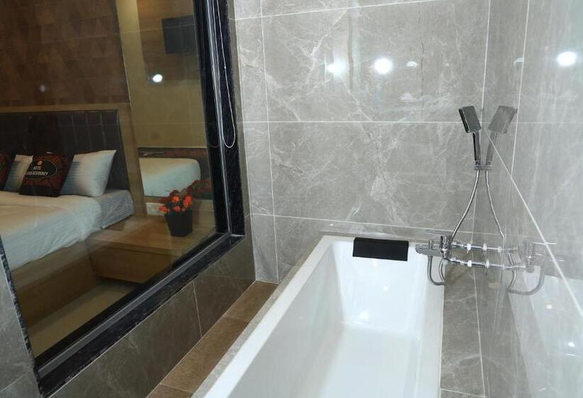 带大床的高级房间, Yuvika Residency