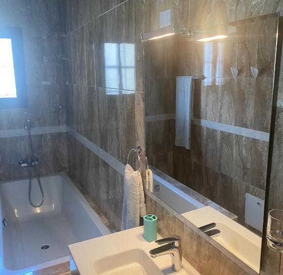 Quarto Estandar Cama King, The Landing Lodge Abidjan