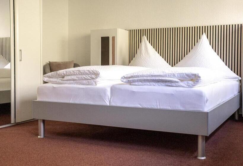 Quarto Quádruplo Estandar, Pension Haus Monika