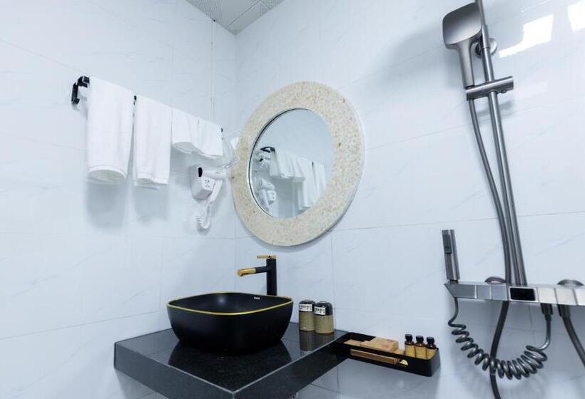 اتاق لوکس با تخت بزرگ, Babeeni Family Hotel Sapa