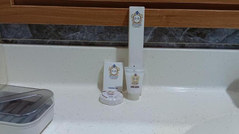 اتاق لوکس, Ed&dre Luxuria