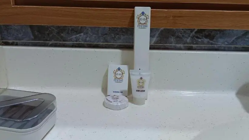 اتاق لوکس, Ed&dre Luxuria