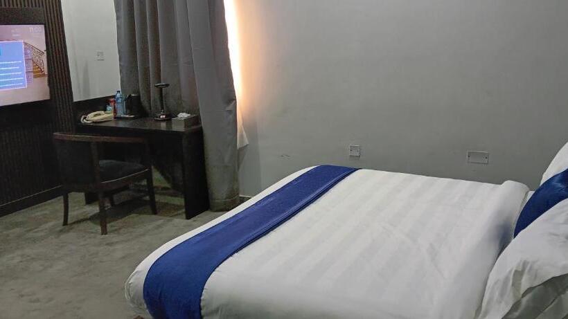 اتاق لوکس, Ed&dre Luxuria