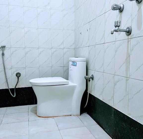 اتاق لوکس یک تخته, Pahuna Ghar