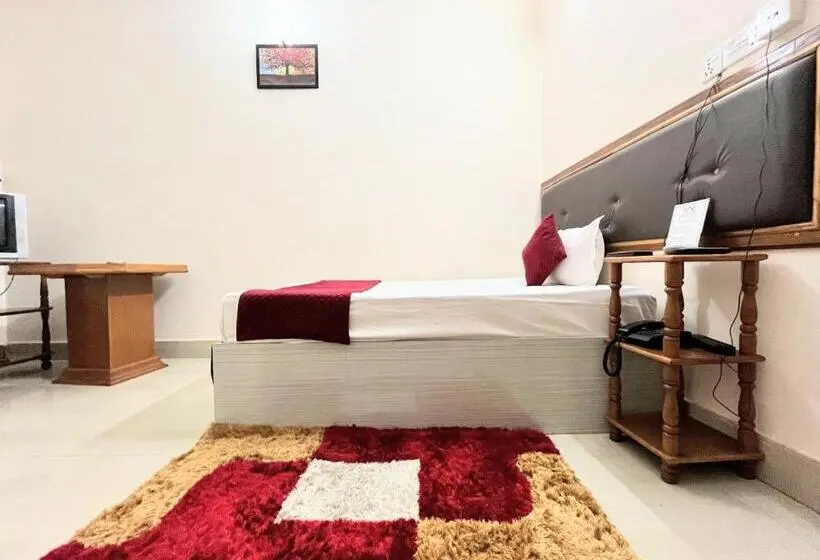 اتاق لوکس یک تخته, Pahuna Ghar