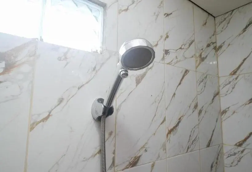 Quarto Familiar, Reddoorz @ Gentan Raya