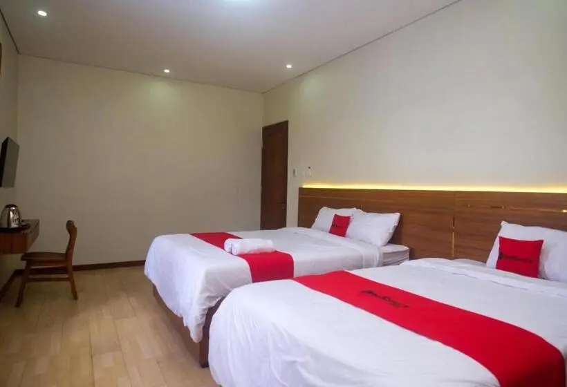 Quarto Familiar, Reddoorz @ Gentan Raya