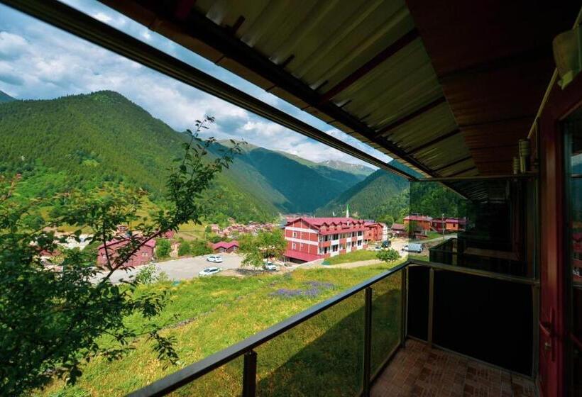 סוויטה עם מרפסת, Monoi̇r Sui̇te Apart In Uzungöl