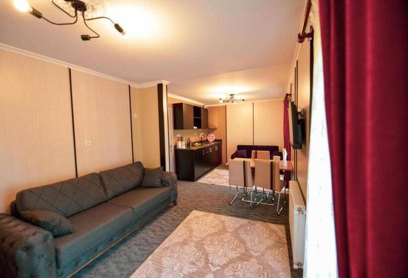 带阳台套房, Monoi̇r Sui̇te Apart In Uzungöl