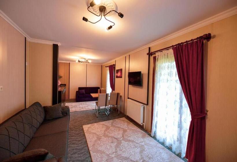 סוויטה עם מרפסת, Monoi̇r Sui̇te Apart In Uzungöl