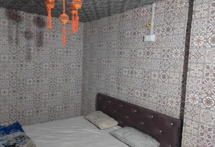 Classic Kolmen Hengen Huone, Oyo Hotel Moonlight Palace