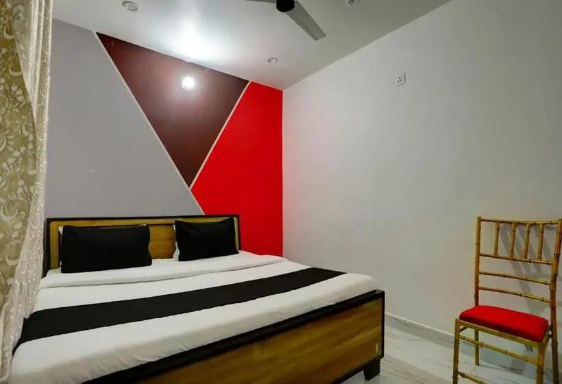 Classic Kolmen Hengen Huone, O Sharma Guest House