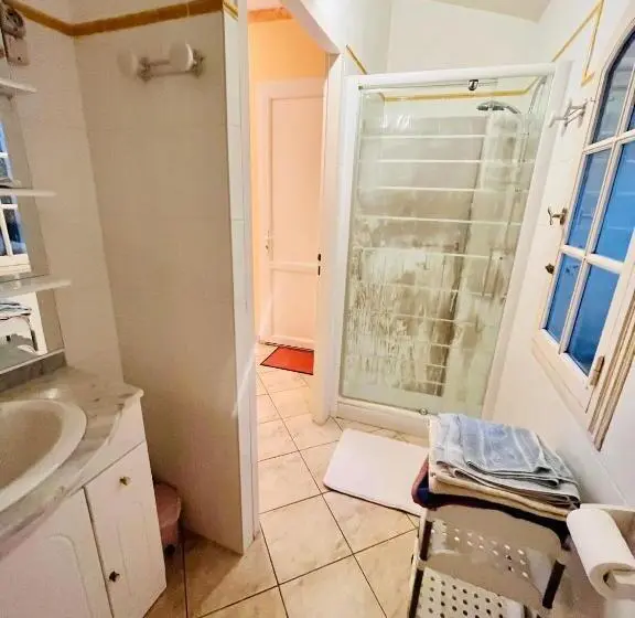 Standard room with outdoor bath, Chambre Indépendante à Lezignan La Cèbe