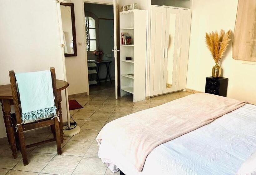 Standard room with outdoor bath, Chambre Indépendante à Lezignan La Cèbe