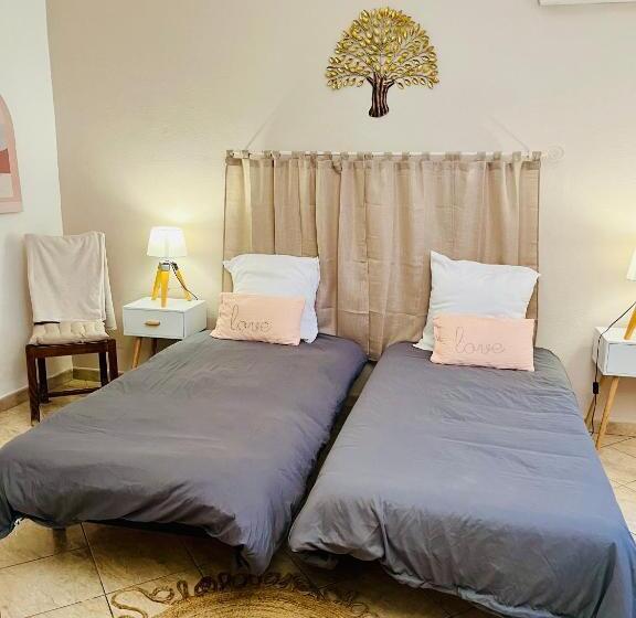 Standard room with outdoor bath, Chambre Indépendante à Lezignan La Cèbe