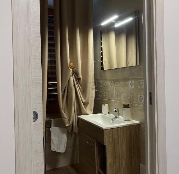 חדר סטנדרט לשלושה עם טרסה, In Bloom B&b