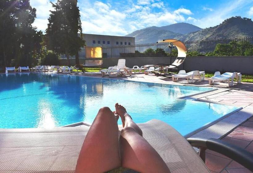 חדר סטנדרט לשלושה, In Bloom B&b