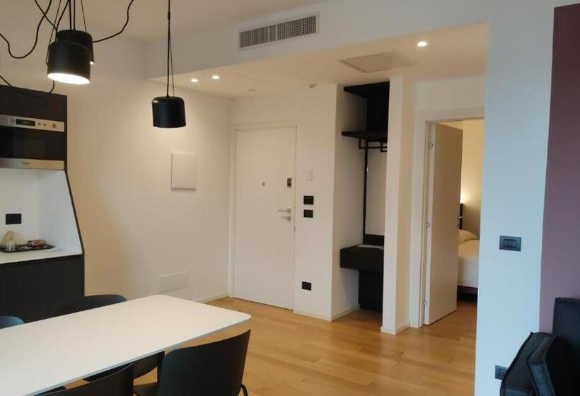 اتاق لوکس با بالکن, Domo Apuliae Apart