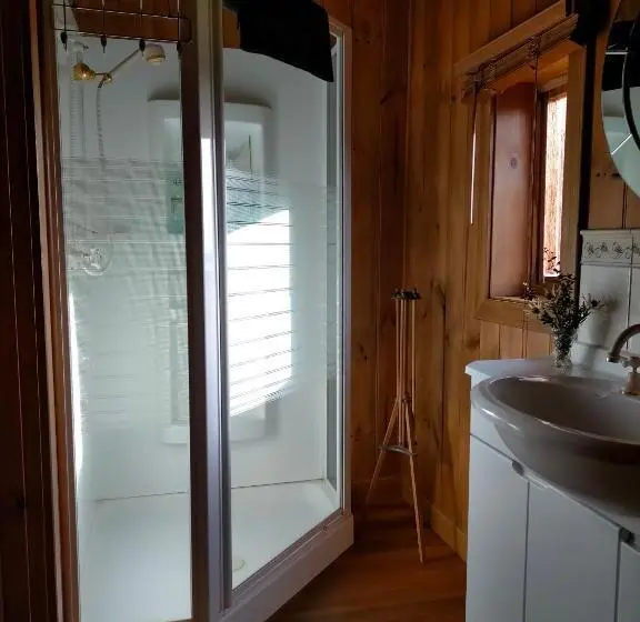 デラックスルーム, Hideaway Farmlet Romantic Cottage With Miniature Goats
