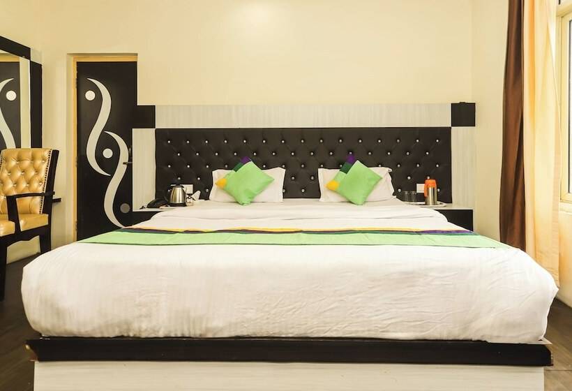 디럭스 룸, Naddi Heights