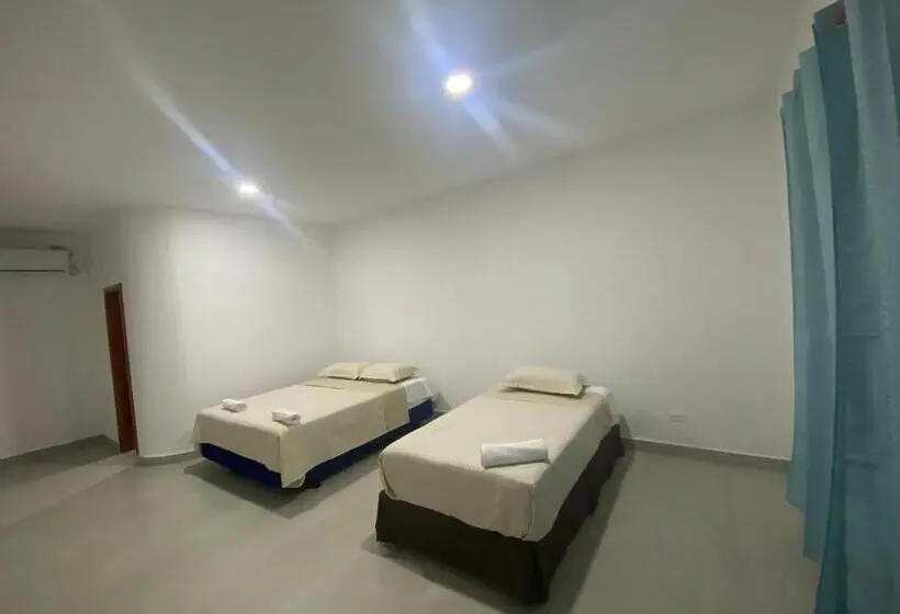 اتاق کلاسیک سه تخته, Penguin House