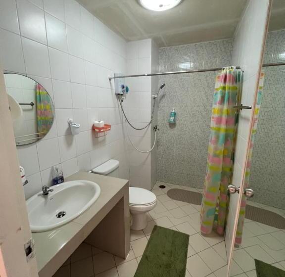 バルコニー付きスタンダードルーム, Petunya Phuket Guest House