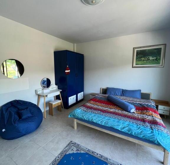 标准间带阳台, Petunya Phuket Guest House