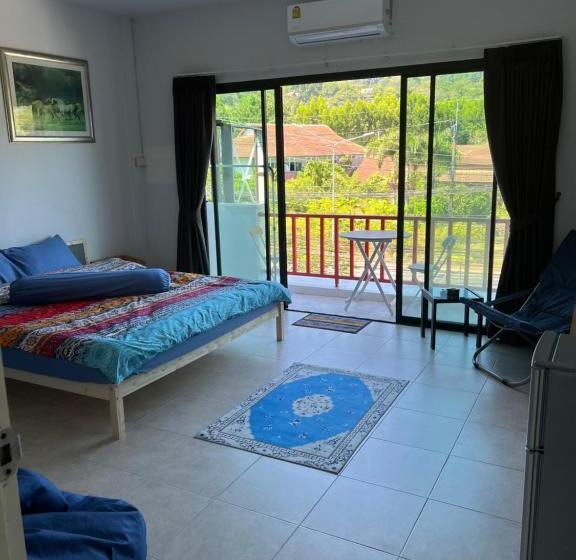 标准间带阳台, Petunya Phuket Guest House