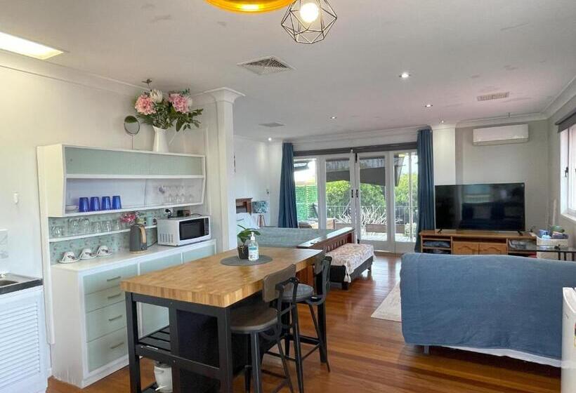חדר סטנדרט עם מרפסת, Zen Escape Guest House  Romantic Escape, Cozy Delight, Oasis Suite