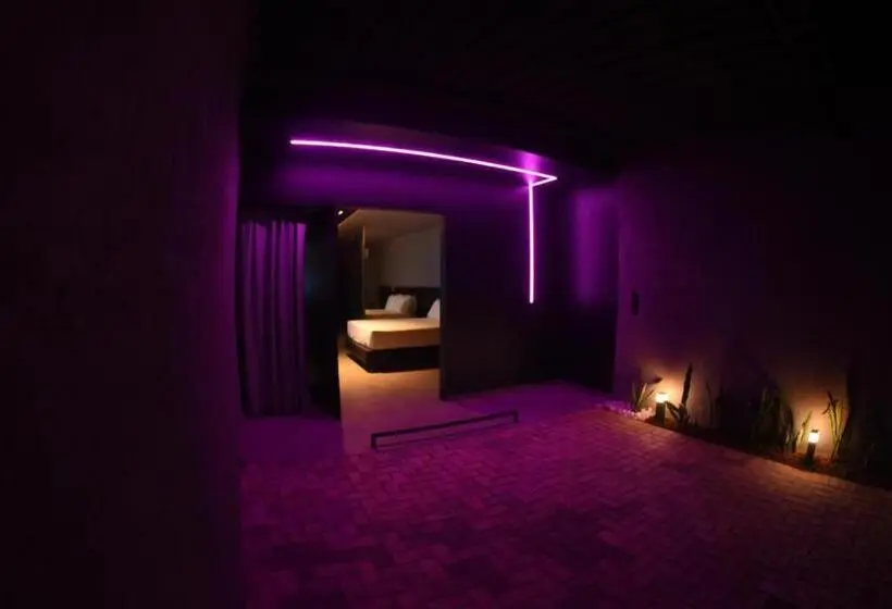 キングサイズベッドのスイートルーム, All In Motel