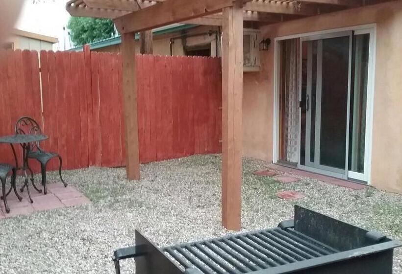 شقة غرفة نوم واحدة بالطابق الأرضى, Frontier Motel