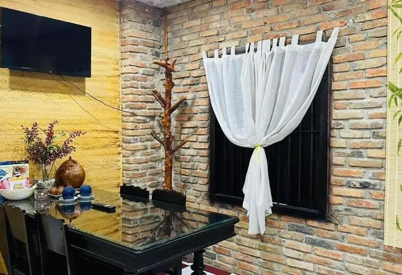 اتاق لوکس, Homestay Tí Nị