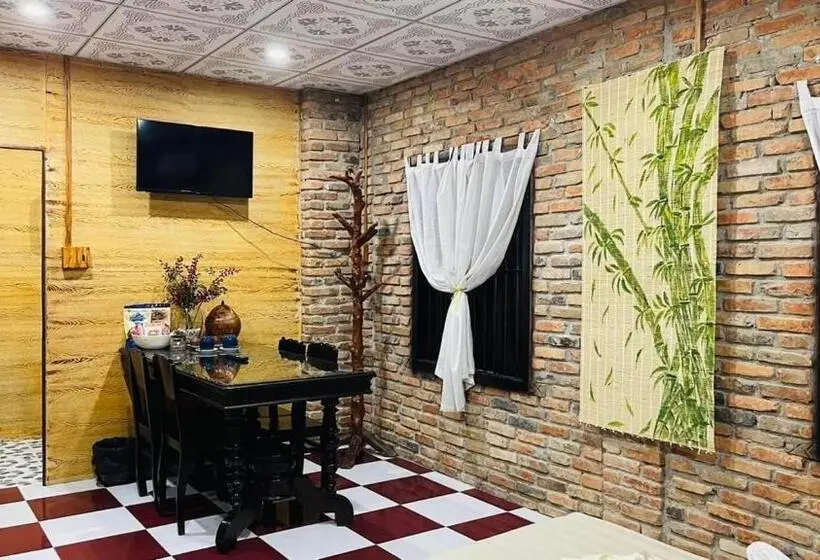 اتاق لوکس, Homestay Tí Nị