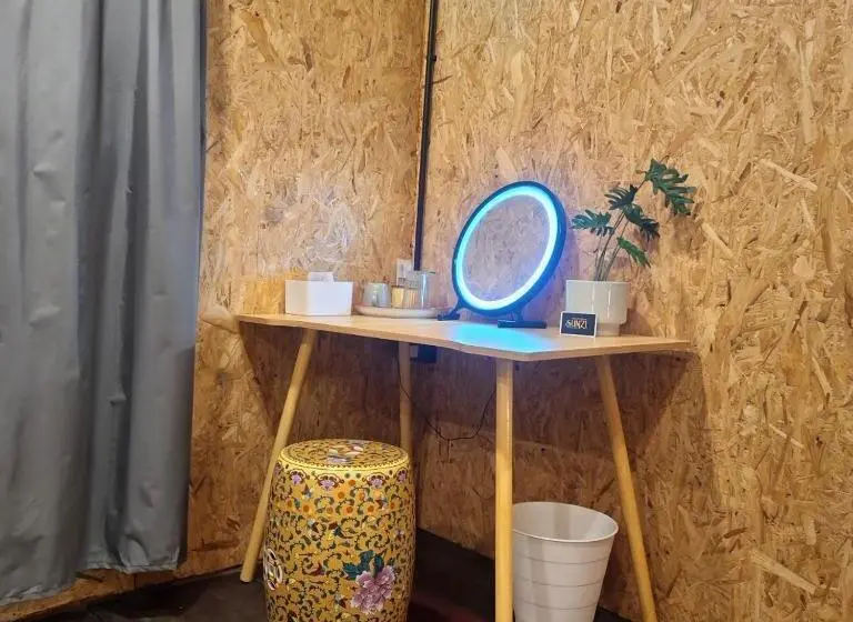 バス共有のスタンダードルーム, Sunzi Boutique Hostel : ซันซิ บูทีค โฮสเทล