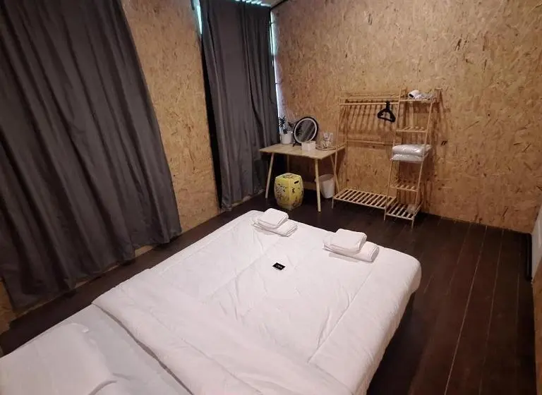 バス共有のスタンダードルーム, Sunzi Boutique Hostel : ซันซิ บูทีค โฮสเทล